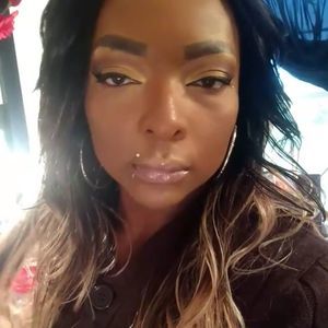 Meet your Posher, Tee